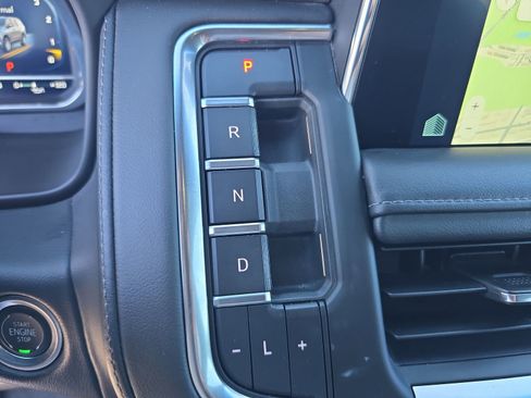 Used 2022 Chevrolet Suburban LT w/ Luxury Package image 22