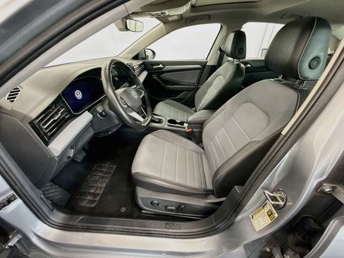 Used 2025 Volkswagen Jetta SE FWD image 13