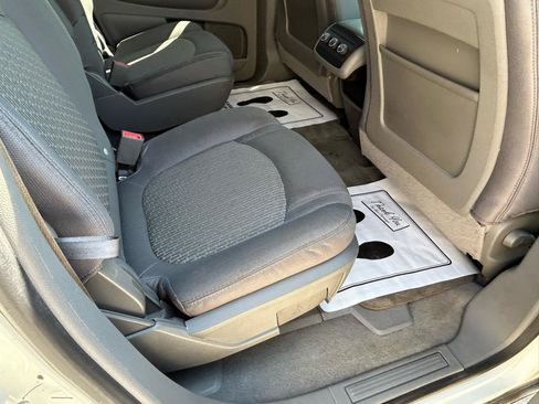 Used 2012 Chevrolet Traverse LT FWD image 11