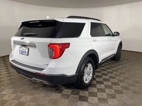 Used 2020 Ford Explorer XLT w/ Equipment Group 202A image 4