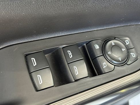Used 2023 GMC Acadia SLT w/ Technology Package AWD/4WD image 13