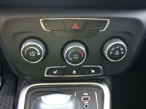 Used 2018 Jeep Compass Latitude w/ Cold Weather Group AWD/4WD image 21