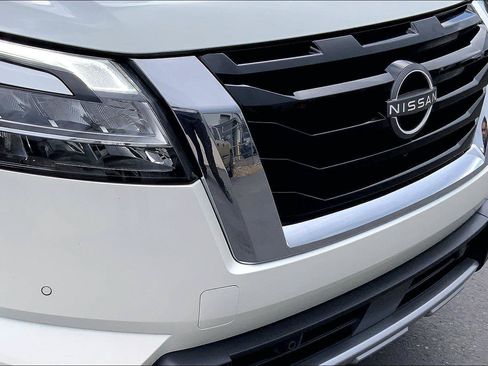Used 2024 Nissan Pathfinder SL AWD/4WD image 31