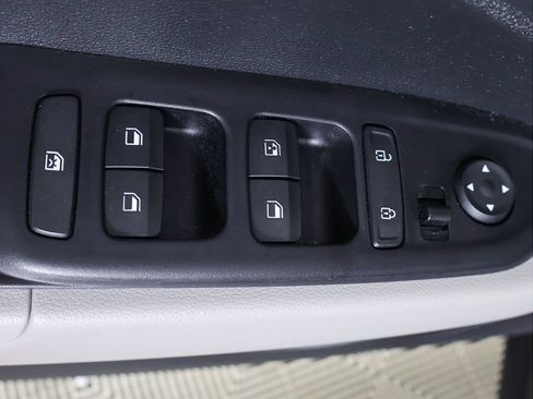 Certified 2024 Hyundai Venue SEL FWD image 31