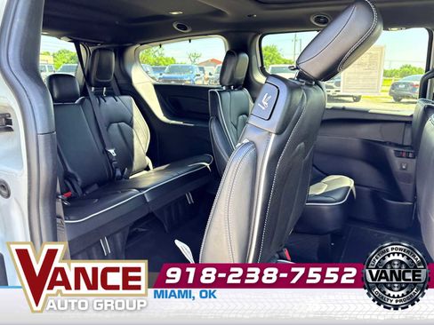 Used 2025 Chrysler Pacifica Limited FWD image 20