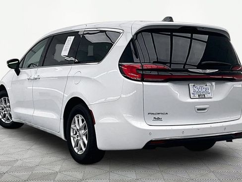 Used 2024 Chrysler Pacifica Touring-L FWD image 13