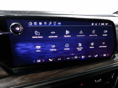 Used 2025 Chevrolet Suburban Z71 image 28