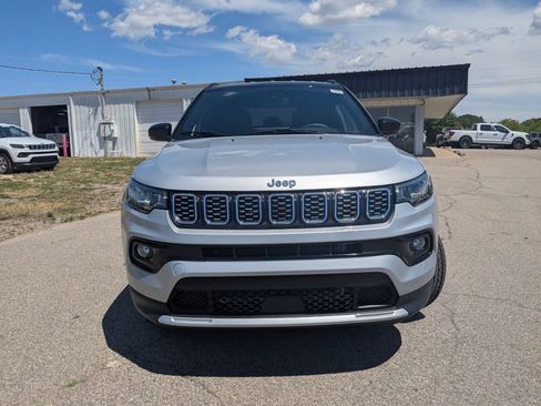 Used 2025 Jeep Compass Limited AWD/4WD image 3