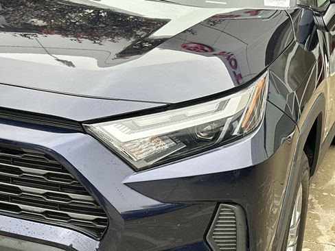 Used 2022 Toyota RAV4 XLE AWD/4WD image 11