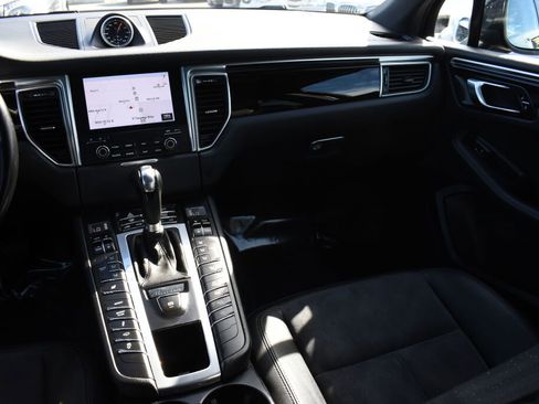 Used 2018 Porsche Macan Sport Edition image 18