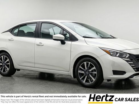Used 2025 Nissan Versa SV image 1