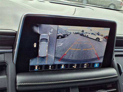 Used 2021 GMC Yukon SLT w/ Rear Media and Nav Package image 6