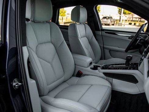 New 2026 Porsche Macan image 45