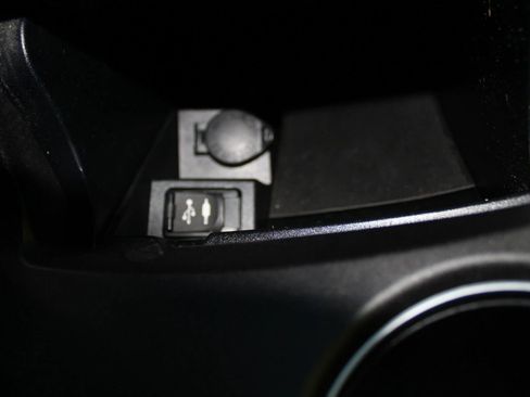 Used 2016 Toyota Camry SE FWD image 21