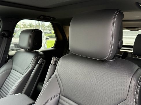 New 2025 Land Rover Discovery S image 15