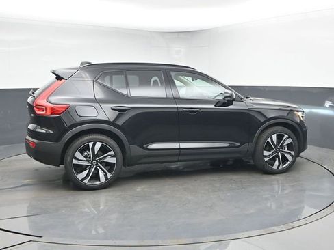 Used 2024 Volvo XC40 B5 Plus w/ Climate Package image 8