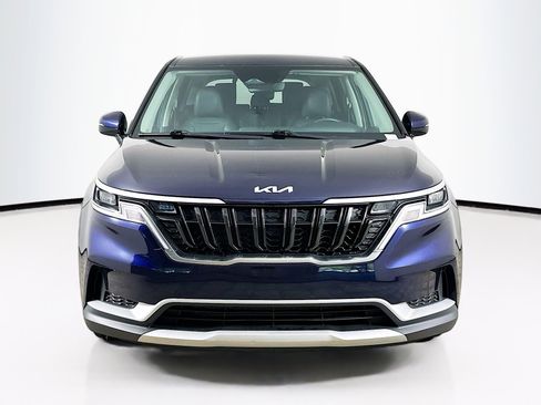 Used 2024 Kia Carnival LX image 2