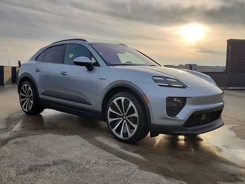 New 2026 Porsche Macan 4 Electric image 10