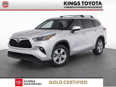 Used 2024 Toyota Highlander LE AWD/4WD image 3