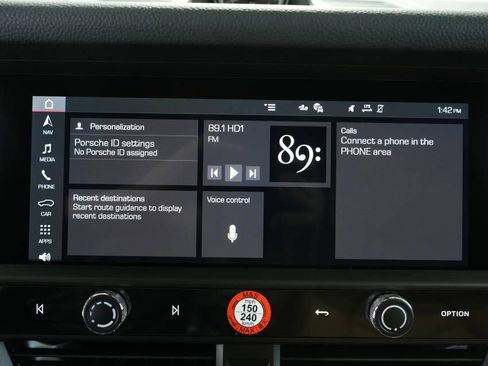 Certified 2025 Porsche Macan AWD/4WD image 17