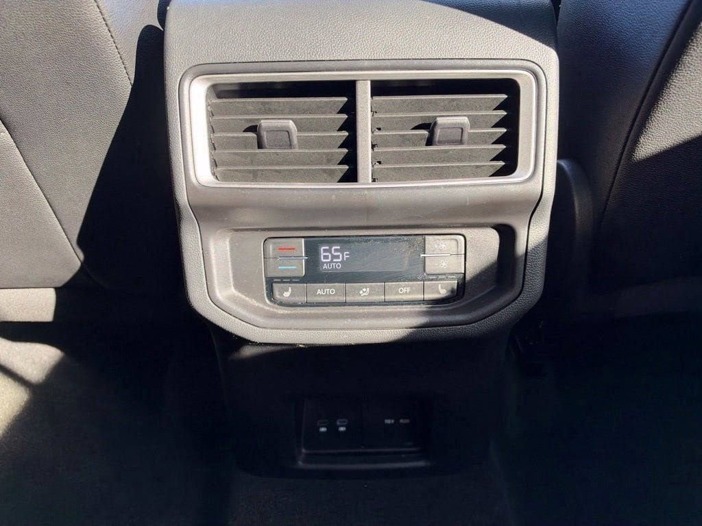 Used 2025 Volkswagen Atlas SEL AWD/4WD image 33