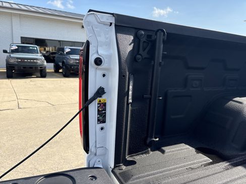 Used 2023 GMC Sierra 1500 AT4 w/ Technology Package image 6