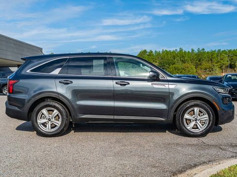 Used 2023 Kia Sorento LX image 8