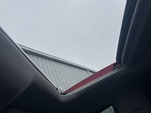 Used 2021 Toyota Highlander XLE image 10