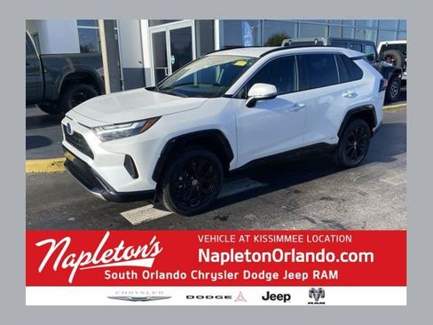 Used 2024 Toyota RAV4 SE image 1