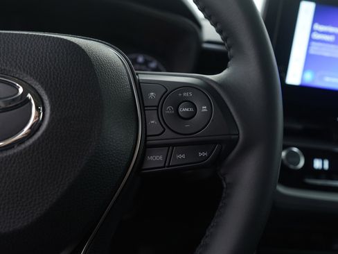 Used 2023 Toyota Corolla Cross LE image 24