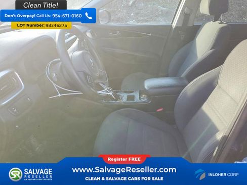 Used 2018 Kia Sorento LX image 2