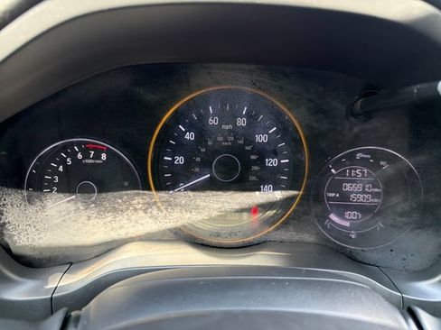 Used 2022 Honda HR-V LX image 11