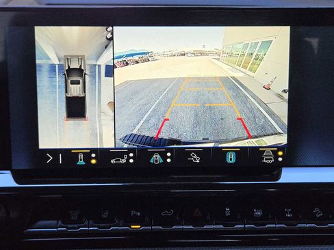 Certified 2024 Chevrolet Silverado 2500 ZR2 w/ Technology Package image 18