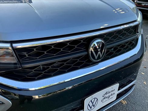 Certified 2023 Volkswagen Taos SE w/ Panoramic Sunroof Package image 32