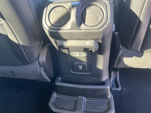 Used 2019 Jeep Wrangler Unlimited Sahara image 13