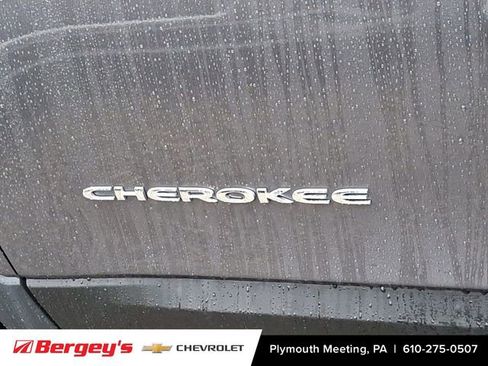 Used 2020 Jeep Cherokee Limited w/ Technology Group image 32