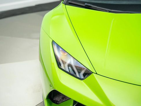 Used 2019 Lamborghini Huracan Performante AWD/4WD image 21