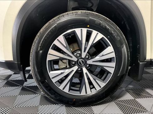 Used 2023 Nissan Rogue SV AWD/4WD image 11