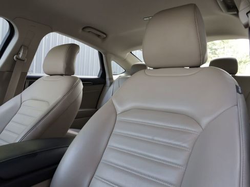 Used 2018 Ford Fusion SE w/ Fusion SE Technology Package FWD image 15
