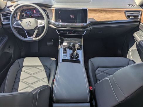 New 2026 Volkswagen Atlas SE FWD image 2