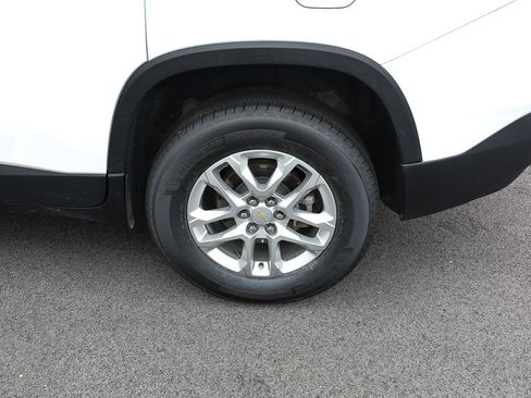 Used 2023 Chevrolet Traverse LS w/ LPO, Cargo Package AWD/4WD image 4