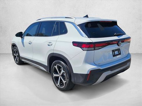 Certified 2025 Volkswagen Tiguan SE FWD image 8