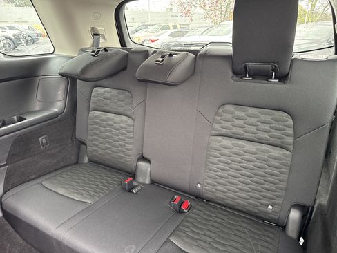 Used 2025 Nissan Pathfinder SV AWD/4WD image 30