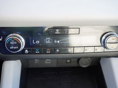 Used 2023 Mitsubishi Outlander SEL image 30