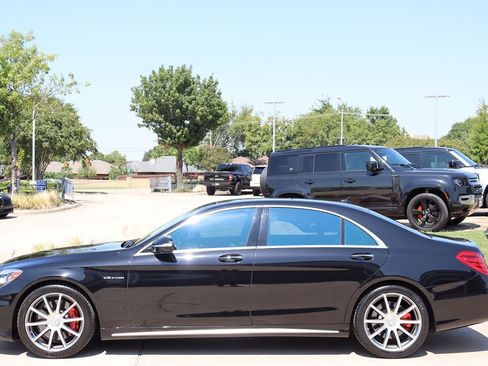 Used 2015 Mercedes-Benz S 63 AMG 4MATIC Sedan w/ Driver Assistance Package image 9