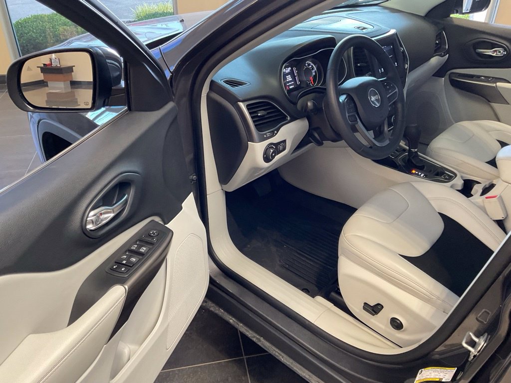 Used 2020 Jeep Cherokee Latitude Plus FWD image 10