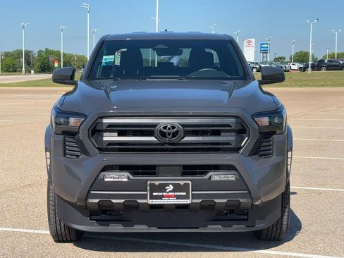 Used 2025 Toyota Tacoma SR5 image 3