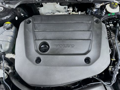 Used 2024 Volvo XC40 B5 Plus w/ Climate Package image 35