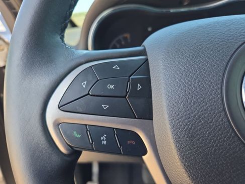 Used 2019 Jeep Grand Cherokee Altitude RWD image 22