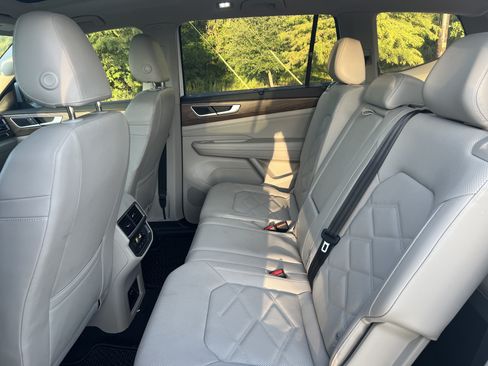Used 2024 Volkswagen Atlas SE w/ Panoramic Sunroof Package FWD image 27